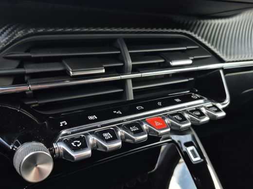 Peugeot 208 1.2 PURETECH 100PK 5-DRS GT-LINE Trekhaak afneembaar | Camera | LED | Parkeersensoren | Full map ... ActivLease financial lease