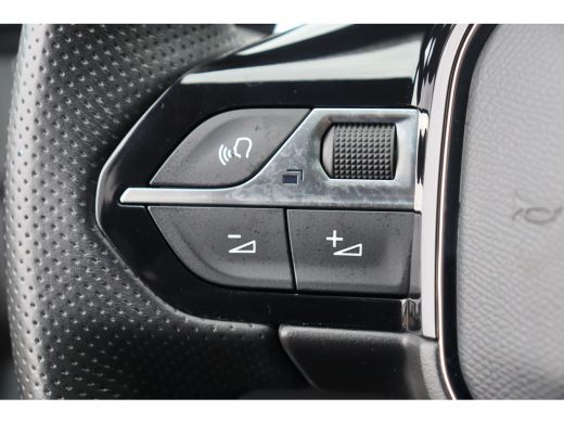 Peugeot 3008 1.2 PURETECH 130PK GT PACK AUTOMAAT / NAVI / LEDER / CLIMA / PDC / 19" LMV / CAMERA / TREKHAAK / ... ActivLease financial lease