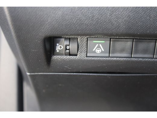Peugeot e-2008 EV Allure 54 kWh | Fase 3 laden | SOH 95,75% | Nieuw model | Stoelverwarming | Navigatie | Camera... ActivLease financial lease