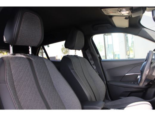 Peugeot e-2008 EV Allure 54 kWh | Fase 3 laden | SOH 95,75% | Nieuw model | Stoelverwarming | Navigatie | Camera... ActivLease financial lease