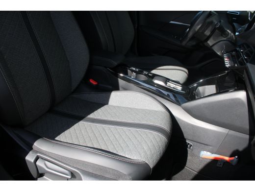 Peugeot e-2008 EV Allure 54 kWh | Fase 3 laden | SOH 95,75% | Nieuw model | Stoelverwarming | Navigatie | Camera... ActivLease financial lease