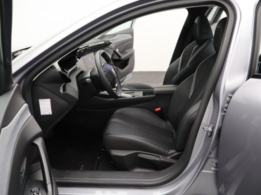 Peugeot e-308 Allure EV 54 kWh | SOH 93% | Stoelverwarming | Stuurverwarming | Navigatie | Verwamde Voorruit | ... ActivLease financial lease