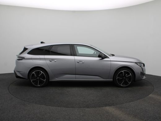 Peugeot e-308 Allure EV 54 kWh | SOH 93% | Stoelverwarming | Stuurverwarming | Navigatie | Verwamde Voorruit | ... ActivLease financial lease