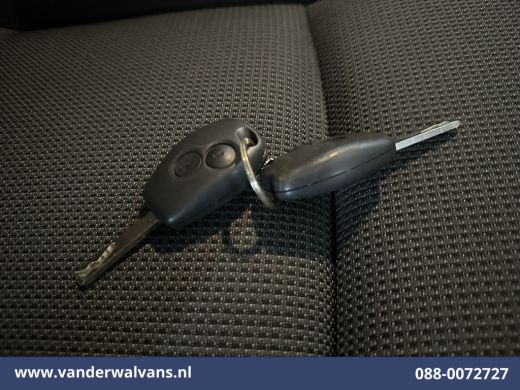 Renault Trafic 2.0 dCi 120pk L2H1 Euro6 Airco | Imperiaal | Navigatie | LED | Cruisecontrol Trekhaak, Parkeersen... ActivLease financial lease