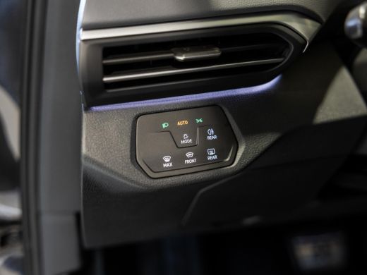 Volkswagen ID.4 Life 77 kWh SOH 90% / 204pk / NAP / Achteruitrij camera / Voorruit verwarming / Stoelverwarming / ActivLease financial lease