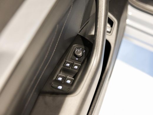 Volkswagen Passat Variant 1.4 TSI PHEV GTE Business SOH 94% / 218pk / NAP / Leder / Achteruitrij camera / IQ LED / ActivLease financial lease