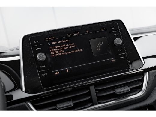 Volkswagen T-Roc 1.5 TSI 150pk 7-DSG R-Line | Trekhaak | Achteruitrijcamera | Carplay | Climate Control | Adaptive... ActivLease financial lease