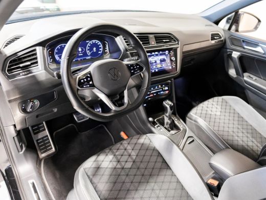 Volkswagen Tiguan 1.5 TSI 2x R-Line Business+ / 150pk / Trekhaak / NAP / Rondomzicht camera / Keyless / ActivLease financial lease