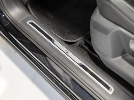 Volkswagen Tiguan 1.5 TSI 2x R-Line Business+ / 150pk / Trekhaak / NAP / Rondomzicht camera / Keyless / ActivLease financial lease