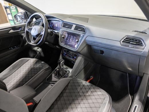 Volkswagen Tiguan 1.5 TSI 2x R-Line Business+ / 150pk / Trekhaak / NAP / Rondomzicht camera / Keyless / ActivLease financial lease