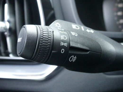 Volvo  V60 2.0 B3 Momentum Advantage | Achteruitrijcamera | Apple Carplay/Android Auto|telefoonintegratie pr... ActivLease financial lease