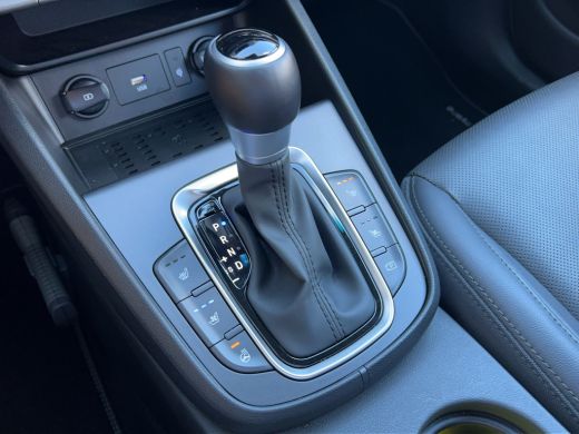 Hyundai Kona 1.6 GDI HEV 141pk Premium | Premium Audio | Elektrische stoelen | Stoelventilatie | Stoelverwarmi... ActivLease financial lease