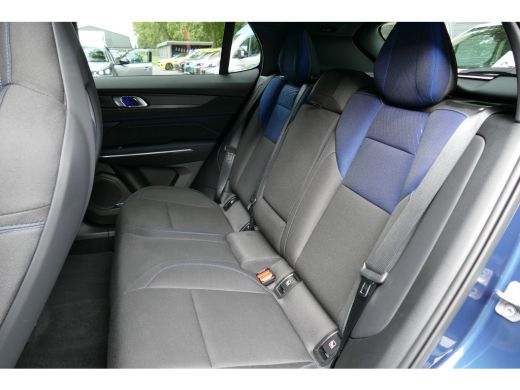 Lynk & Co 01 1.5 262PK PLUG-IN HYBRID AUTOMAAT / CAMERA V+A / PANO.DAK / KEYLESS / ELEKTR. ACHTERKLEP / 20" LM... ActivLease financial lease