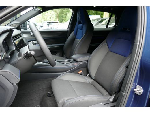 Lynk & Co 01 1.5 262PK PLUG-IN HYBRID AUTOMAAT / CAMERA V+A / PANO.DAK / KEYLESS / ELEKTR. ACHTERKLEP / 20" LM... ActivLease financial lease