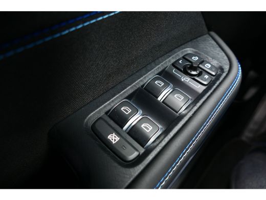 Lynk & Co 01 1.5 262PK PLUG-IN HYBRID AUTOMAAT / CAMERA V+A / PANO.DAK / KEYLESS / ELEKTR. ACHTERKLEP / 20" LM... ActivLease financial lease