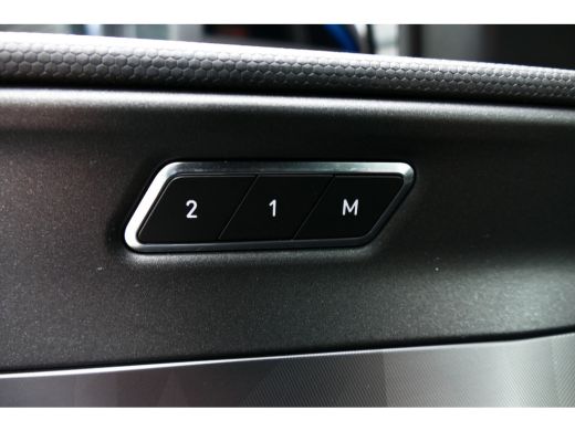 Lynk & Co 01 1.5 262PK PLUG-IN HYBRID AUTOMAAT / CAMERA V+A / PANO.DAK / KEYLESS / ELEKTR. ACHTERKLEP / 20" LM... ActivLease financial lease