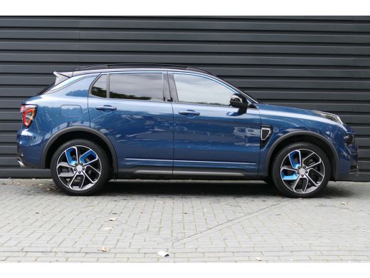 Lynk & Co 01 1.5 262PK PLUG-IN HYBRID AUTOMAAT / CAMERA V+A / PANO.DAK / KEYLESS / ELEKTR. ACHTERKLEP / 20" LM... ActivLease financial lease