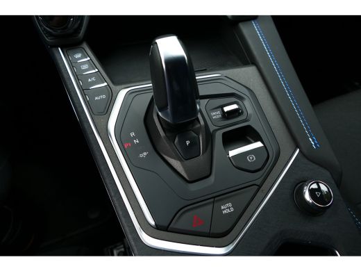Lynk & Co 01 1.5 262PK PLUG-IN HYBRID AUTOMAAT / CAMERA V+A / PANO.DAK / KEYLESS / ELEKTR. ACHTERKLEP / 20" LM... ActivLease financial lease