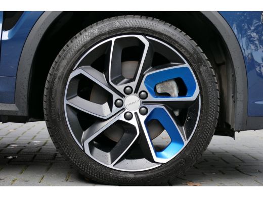 Lynk & Co 01 1.5 262PK PLUG-IN HYBRID AUTOMAAT / CAMERA V+A / PANO.DAK / KEYLESS / ELEKTR. ACHTERKLEP / 20" LM... ActivLease financial lease