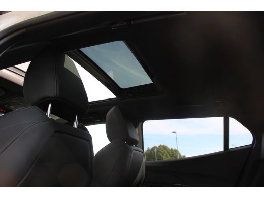 Peugeot e-2008 EV GT Pack 50 kWh | Fase 3 laden | SOH 97,50% | Panorama/schuifdak | Lederen bekleding | Stoelver... ActivLease financial lease