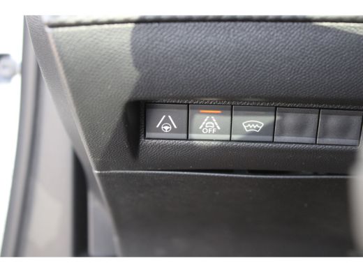 Peugeot e-2008 EV GT Pack 50 kWh | Fase 3 laden | SOH 97,50% | Panorama/schuifdak | Lederen bekleding | Stoelver... ActivLease financial lease