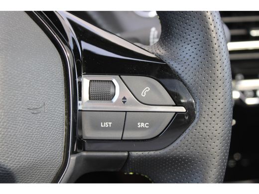 Peugeot e-2008 EV GT Pack 50 kWh | Fase 3 laden | SOH 97,50% | Panorama/schuifdak | Lederen bekleding | Stoelver... ActivLease financial lease