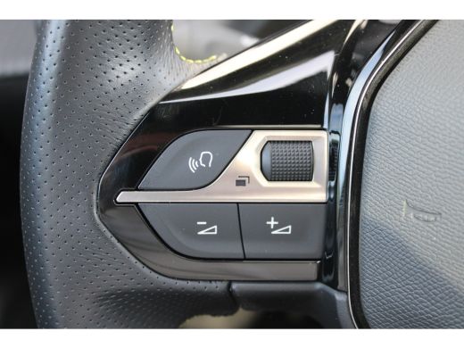 Peugeot e-2008 EV GT Pack 50 kWh | Fase 3 laden | SOH 97,50% | Panorama/schuifdak | Lederen bekleding | Stoelver... ActivLease financial lease