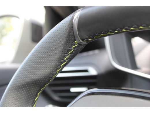 Peugeot e-2008 EV GT Pack 50 kWh | Fase 3 laden | SOH 97,50% | Panorama/schuifdak | Lederen bekleding | Stoelver... ActivLease financial lease