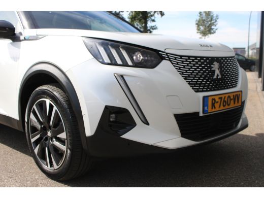 Peugeot e-2008 EV GT Pack 50 kWh | Fase 3 laden | SOH 97,50% | Panorama/schuifdak | Lederen bekleding | Stoelver... ActivLease financial lease