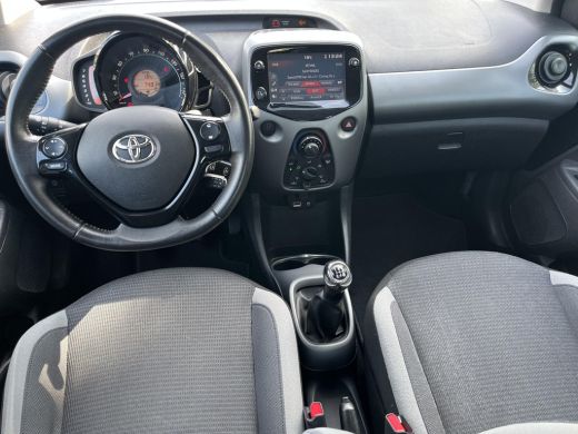 Toyota Aygo 1.0 VVT-i x-play | 5 deurs| Airconditioning | Carplay | Parkeercamera | ActivLease financial lease