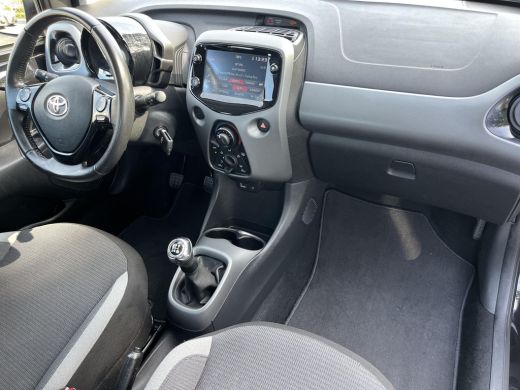 Toyota Aygo 1.0 VVT-i x-play | 5 deurs| Airconditioning | Carplay | Parkeercamera | ActivLease financial lease