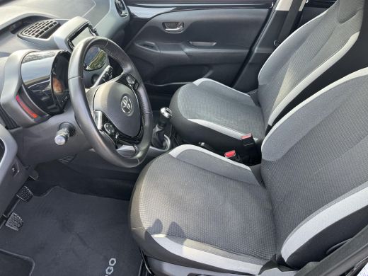 Toyota Aygo 1.0 VVT-i x-play | 5 deurs| Airconditioning | Carplay | Parkeercamera | ActivLease financial lease