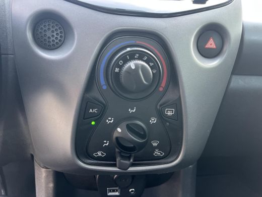 Toyota Aygo 1.0 VVT-i x-play | 5 deurs| Airconditioning | Carplay | Parkeercamera | ActivLease financial lease