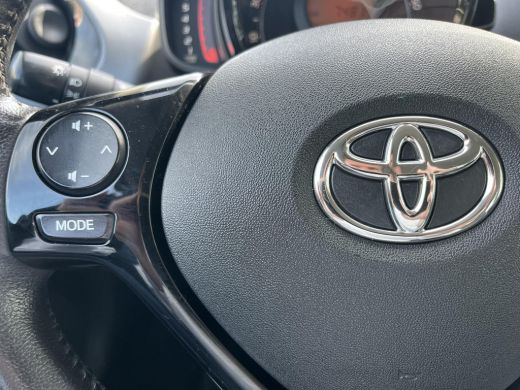 Toyota Aygo 1.0 VVT-i x-play | 5 deurs| Airconditioning | Carplay | Parkeercamera | ActivLease financial lease