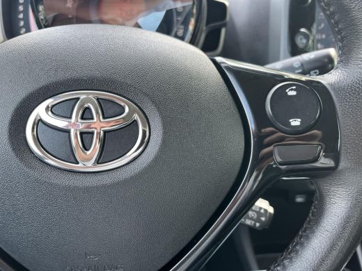 Toyota Aygo 1.0 VVT-i x-play | 5 deurs| Airconditioning | Carplay | Parkeercamera | ActivLease financial lease