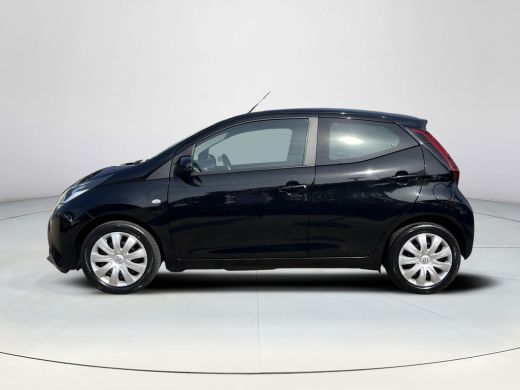 Toyota Aygo 1.0 VVT-i x-play | 5 deurs| Airconditioning | Carplay | Parkeercamera | ActivLease financial lease