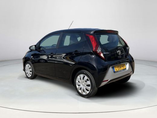 Toyota Aygo 1.0 VVT-i x-play | 5 deurs| Airconditioning | Carplay | Parkeercamera | ActivLease financial lease