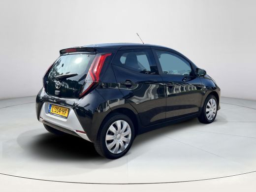 Toyota Aygo 1.0 VVT-i x-play | 5 deurs| Airconditioning | Carplay | Parkeercamera | ActivLease financial lease