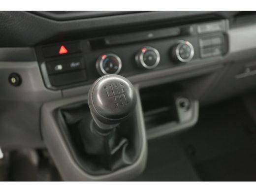 Volkswagen Crafter 2.0 TDI L3H2 177PK | 3000KG Trekgew. | Trekhaak | Cruise | Carplay | Navi | 2xSchuifdeur ActivLease financial lease