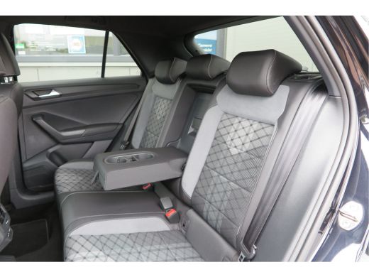 Volkswagen T-Roc 1.5 TSI 150pk DSG R-Line Black Style Virtual cockpit , Keyless, PDC , 19"LMV, Camera , Carplay, L... ActivLease financial lease