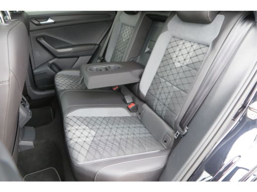 Volkswagen T-Roc 1.5 TSI 150pk DSG R-Line Black Style Virtual cockpit , Keyless, PDC , 19"LMV, Camera , Carplay, L... ActivLease financial lease