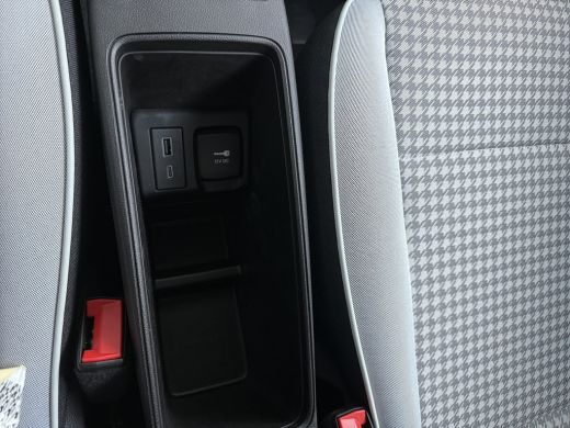 Fiat 500 ICON | 10,25" touchscreen radio met Bluetooth, DAB & USB | Automatische airconditioning | Isofix ... ActivLease financial lease