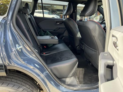 Toyota RAV4 2.5 Plug-in Hybrid AWD 300 GR Sport | 06-10141018 Voor meer informatie ActivLease financial lease