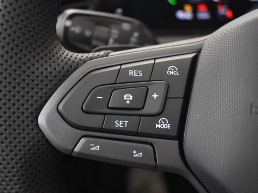 Volkswagen Tiguan R-Line Edition - eHybrid | 'App-Connect' draadloze smartphone integratie | Automatische afstandsr... ActivLease financial lease