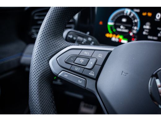 Volkswagen Tiguan R-Line Edition - eHybrid | 'App-Connect' draadloze smartphone integratie | Automatische afstandsr... ActivLease financial lease