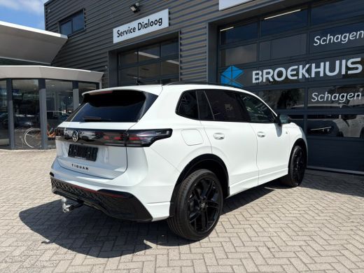 Volkswagen Tiguan R-Line Edition - eHybrid | 'App-Connect' draadloze smartphone integratie | Automatische afstandsr... ActivLease financial lease