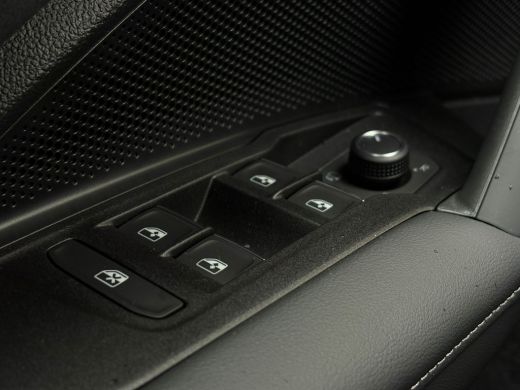Volkswagen Tiguan R-Line Edition - eHybrid | 'App-Connect' draadloze smartphone integratie | Automatische afstandsr... ActivLease financial lease