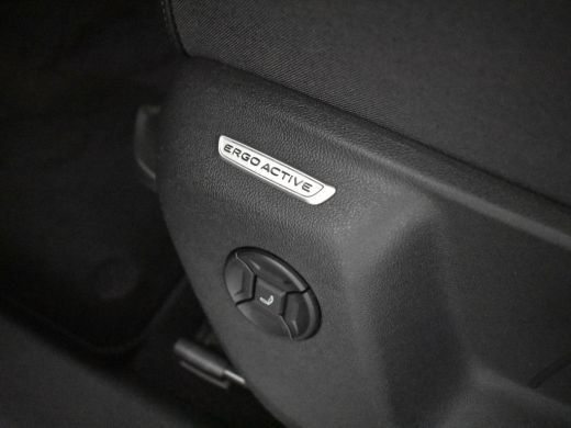 Volkswagen Tiguan R-Line Edition - eHybrid | 'App-Connect' draadloze smartphone integratie | Automatische afstandsr... ActivLease financial lease