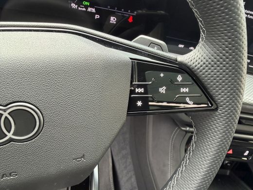 Audi Q5 2.0 TFSI e-hybrid quattro S edition Competition Pano-ACC-367PK-Keyless-Matrix-Trekhaak-Pass scher... ActivLease financial lease