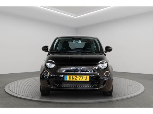 Fiat 500 Urban 42 kWh l Apple Car Play l Android l Camera l Leder Multi Stuur l Cr Control l Climate Contr... ActivLease financial lease